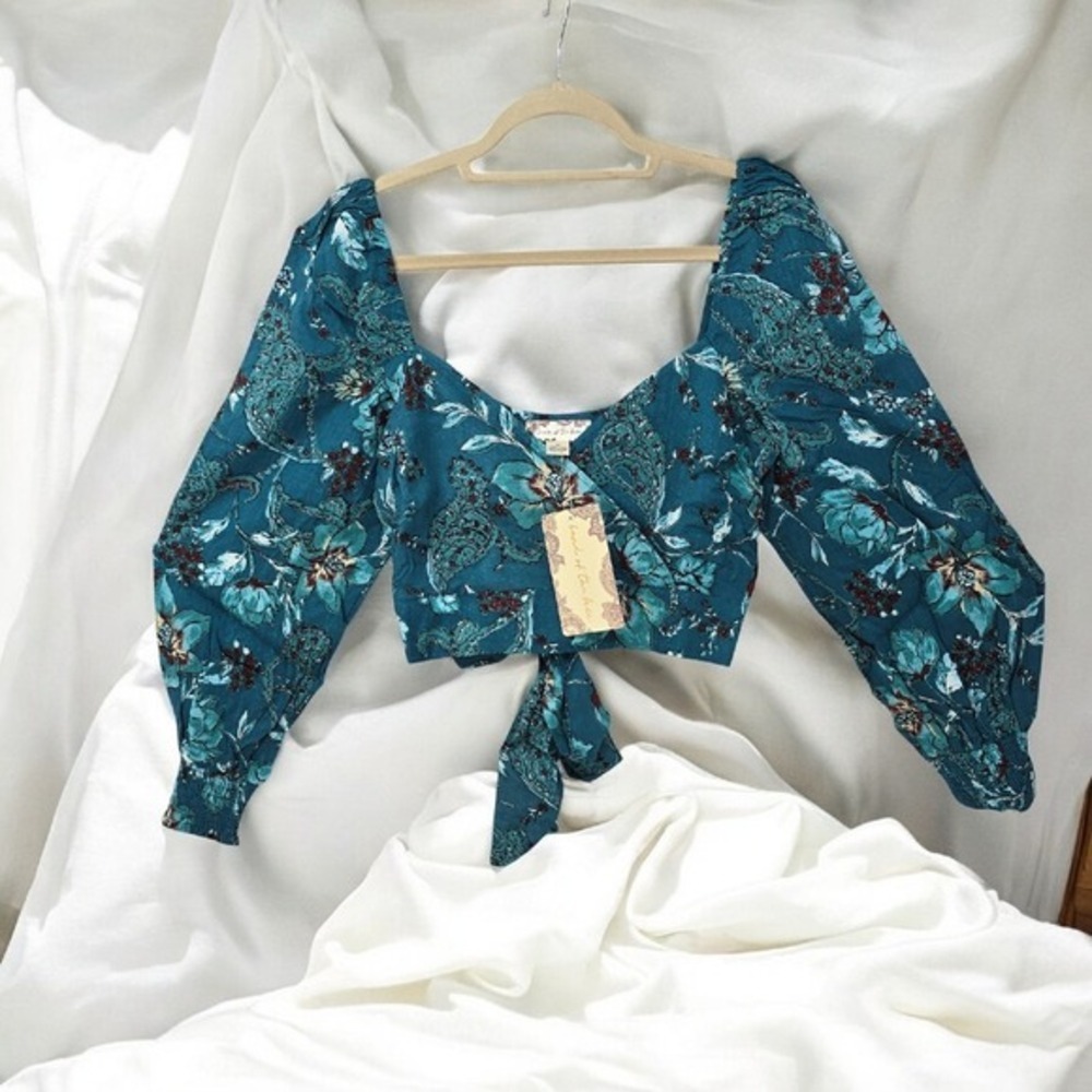 Band of the Free Floral Crop Top Tie Front‎ Long Sleeve Blouse Woman Extra Small